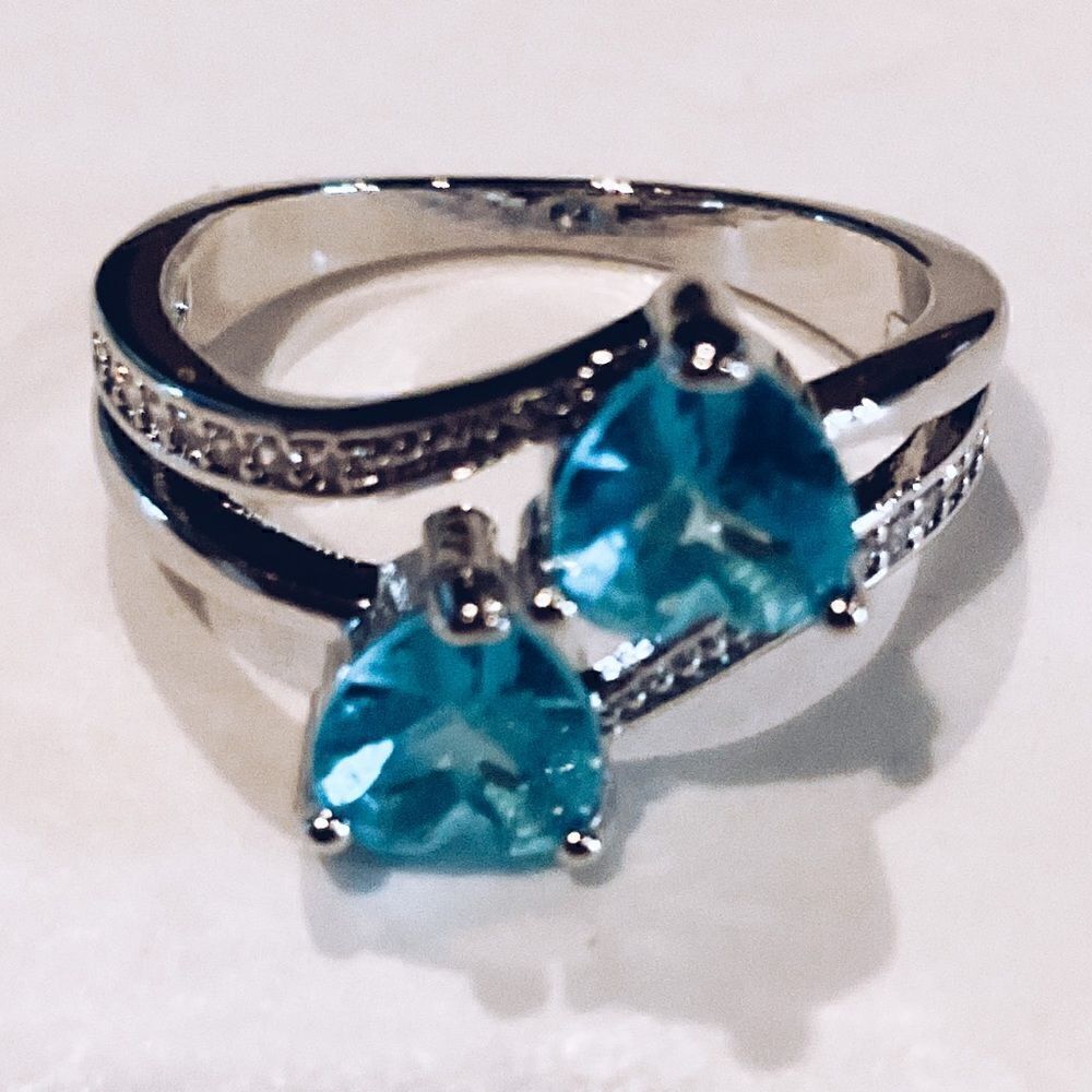 New Beautiful Blue Heart Ring - Picture 2 of 3